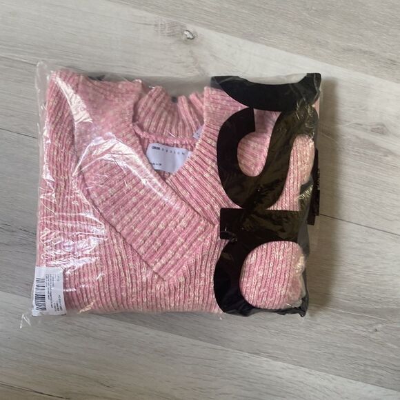 ASOS DESIGN Maternity V-neck sweater with turned-back cuffs in pink 6 NWT in pkg - Picture 5 of 7
